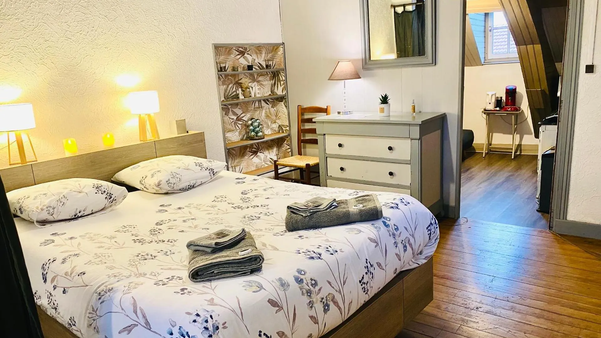 La Pyrénéenne: Spacious Village Retreat with Premium Entertainment Tournay France