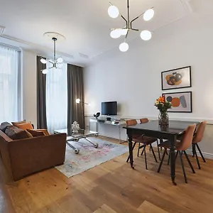 https://6-rooms-votivpark.vienna-besthotels.com